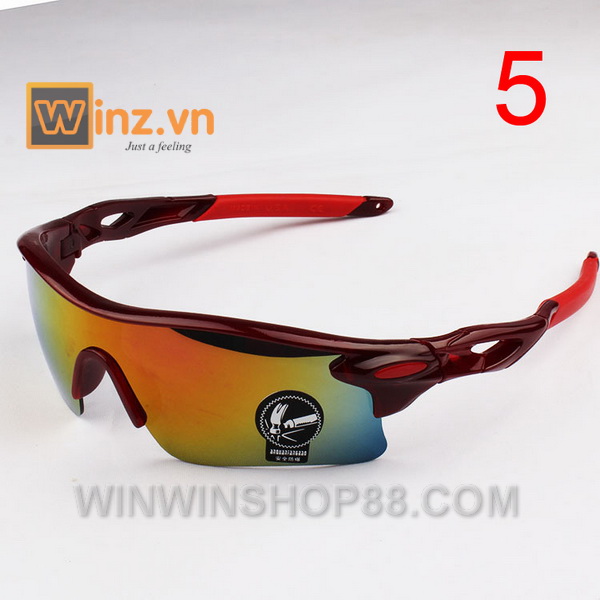 Mat-kinh-di-phuot-Oakley-009181