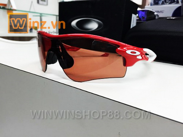 Mat-kinh-di-phuot-Oakley-009181