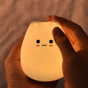 Đèn ngủ để bàn silicon hình Mèo Cute cảm ứng đổi màu cực dễ thương Quận 3